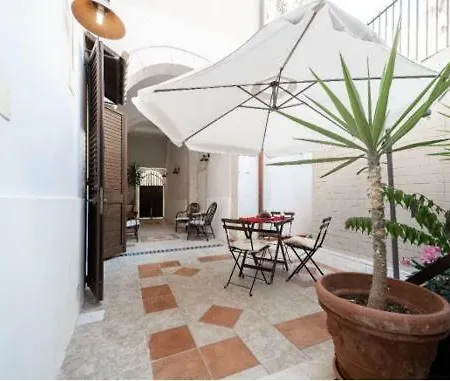 Casetta Indipendente Con Patio Hébergement de vacances